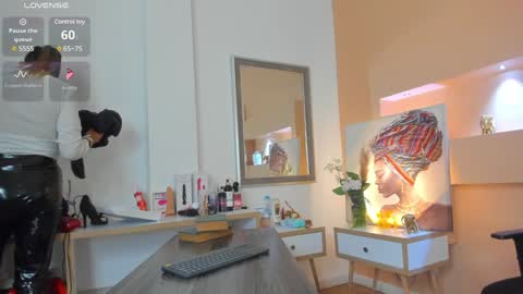 Snapshot of iriss_1 chatting on December 23, 1:24 pm Iriss online show from December 23, 1:24 pm