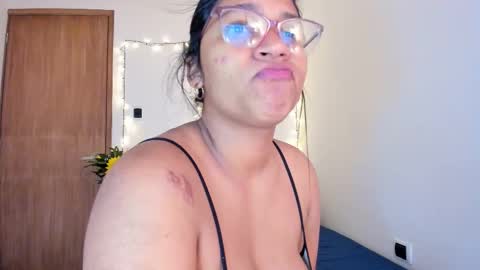 Snapshot of iriss_25 chatting on February 18, 11:50 am iris online show from February 18, 11:50 am