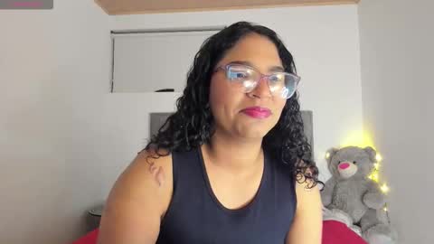 Snapshot of iriss_25 chatting on March 17, 11:02 am iris online show from March 17, 11:02 am