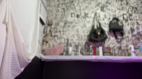 Snapshot of iriss_fox chatting on April 12, 8:41 am iriss_fox online show from April 12, 8:41 am