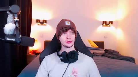 Sam online show from February 16, 9:00 pm