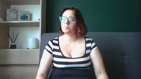 Snapshot of irresistibleparis chatting on July 14, 10:21 am Paris online show from July 14, 10:21 am
