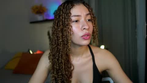 isa_____ online show from November 8, 11:25 pm