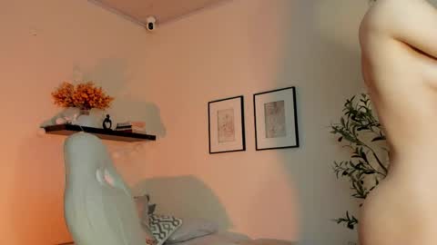 isa_____ online show from April 29, 6:39 am