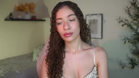 isa_____ online show from May 9, 2:39 am