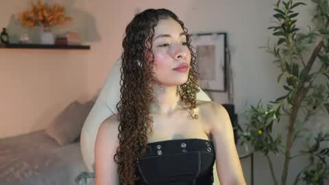 isa_____ online show from May 20, 2:51 am