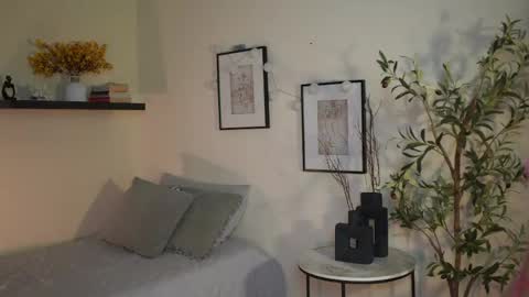 isa_____ online show from May 23, 1:33 am