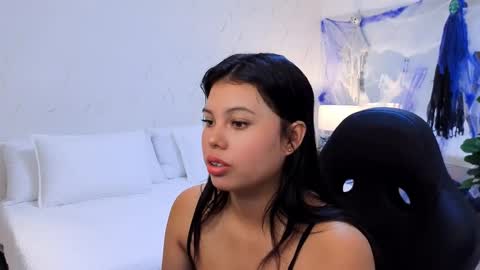 Snapshot of isa__cute chatting on October 29, 3:53 am ISA online show from October 29, 3:53 am