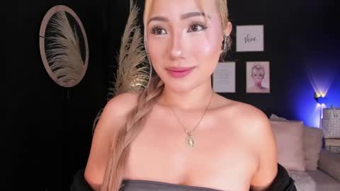 Snapshot of isa_cortes_ chatting on May 12, 2:36 pm Isa Cortes online show from May 12, 2:36 pm