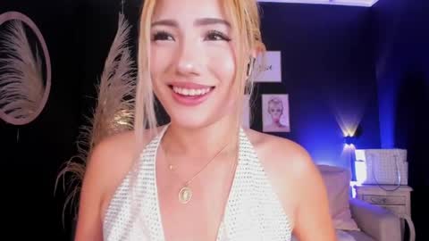 Snapshot of isa_cortes_ chatting on May 14, 2:57 pm Isa Cortes online show from May 14, 2:57 pm