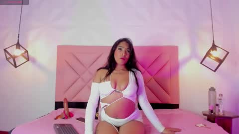 Snapshot of isa_cute_1 chatting on June 3, 10:37 pm ISABELLA online show from June 3, 10:37 pm