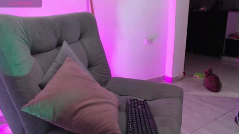 Isabella Hall online show from January 13, 5:24 am