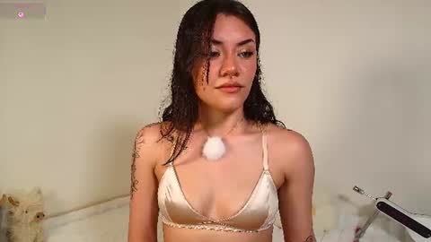 Snapshot of isa_laurentt chatting on June 25, 12:43 am Isabella Laurentt online show from June 25, 12:43 am