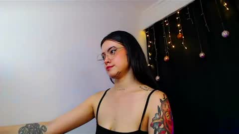 Snapshot of isa_maiden_ chatting on December 31, 5:00 am online show from December 31, 5:00 am