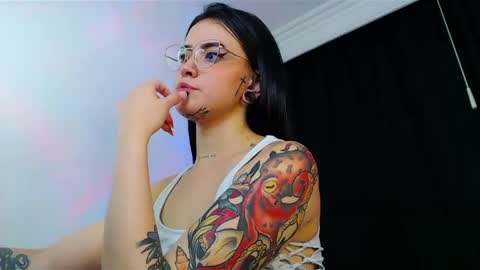 Snapshot of isa_maiden_ chatting on January 29, 6:22 am online show from January 29, 6:22 am