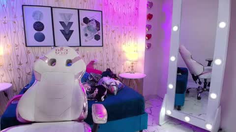 Snapshot of isa_reel chatting on January 19, 4:36 pm ISA online show from January 19, 4:36 pm