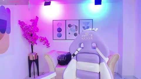 Snapshot of isa_reel chatting on October 28, 7:49 pm ISA online show from October 28, 7:49 pm