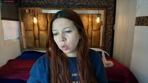 Snapshot of isa_thompson__ chatting on May 8, 11:37 am I S A online show from May 8, 11:37 am