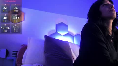 Isa  online show from December 21, 9:11 pm