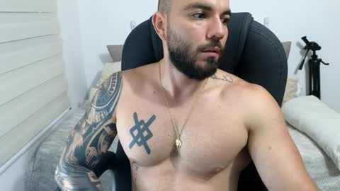 Snapshot of isaac_carter chatting on May 20, 11:05 am Isaac carter online show from May 20, 11:05 am