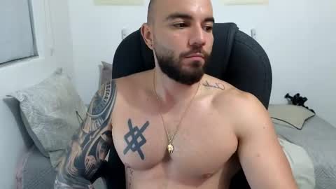 Snapshot of isaac_carter chatting on June 17, 10:17 am Isaac carter online show from June 17, 10:17 am