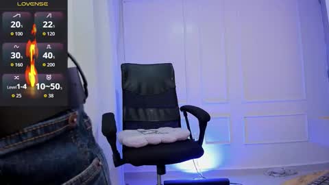 Snapshot of isaac_miler chatting on November 17, 8:25 pm isaac online show from November 17, 8:25 pm