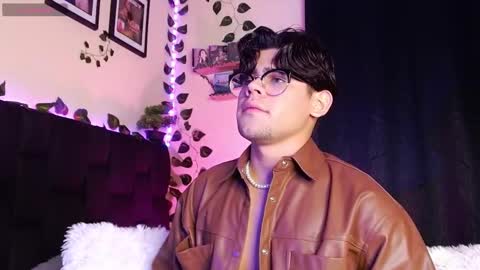 Isaac Saenz. online show from March 12, 11:01 pm