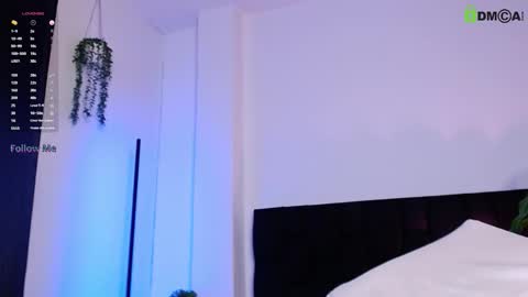 Isaac Saenz. online show from September 25, 1:20 am