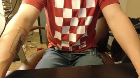 Snapshot of isaac_sheffield chatting on December 13, 8:20 am isaac online show from December 13, 8:20 am