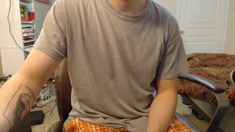 Snapshot of isaac_sheffield chatting on December 15, 9:13 am isaac online show from December 15, 9:13 am