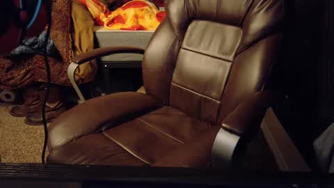 Snapshot of isaac_sheffield chatting on December 18, 7:58 am isaac online show from December 18, 7:58 am