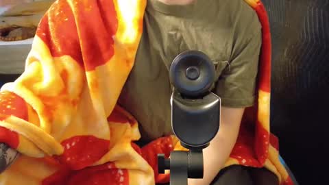 Snapshot of isaac_sheffield chatting on December 20, 9:32 am isaac online show from December 20, 9:32 am