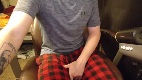 Snapshot of isaac_sheffield chatting on December 22, 1:00 pm isaac online show from December 22, 1:00 pm