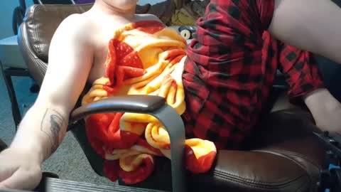 Snapshot of isaac_sheffield chatting on December 23, 12:08 pm isaac online show from December 23, 12:08 pm