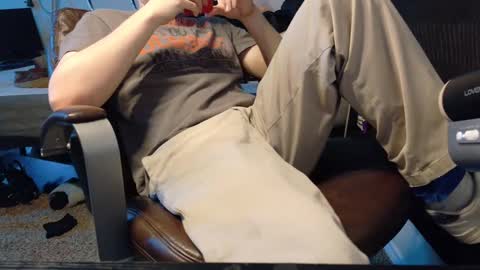 Snapshot of isaac_sheffield chatting on December 27, 11:21 pm isaac online show from December 27, 11:21 pm