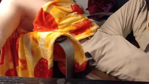 Snapshot of isaac_sheffield chatting on December 28, 7:11 pm isaac online show from December 28, 7:11 pm