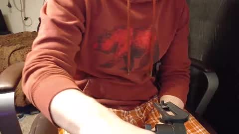 Snapshot of isaac_sheffield chatting on January 12, 2:35 am isaac online show from January 12, 2:35 am