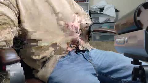 Snapshot of isaac_sheffield chatting on February 18, 2:27 am isaac online show from February 18, 2:27 am