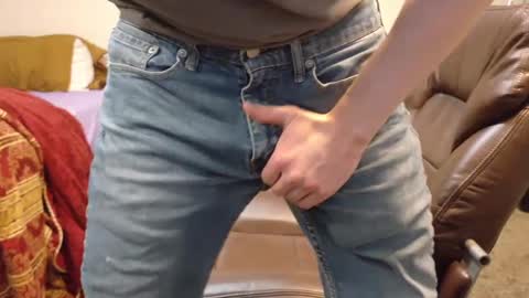 Snapshot of isaac_sheffield chatting on March 1, 2:13 pm isaac online show from March 1, 2:13 pm