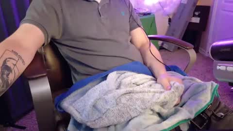 Snapshot of isaac_sheffield chatting on September 13, 3:23 pm isaac online show from September 13, 3:23 pm