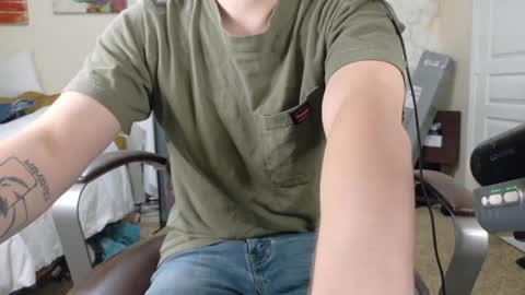 Snapshot of isaac_sheffield chatting on September 23, 4:04 am isaac online show from September 23, 4:04 am