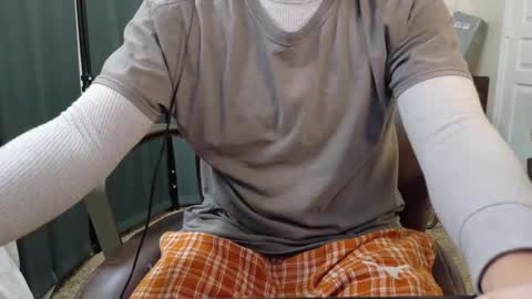 Snapshot of isaac_sheffield chatting on October 3, 8:55 am isaac online show from October 3, 8:55 am