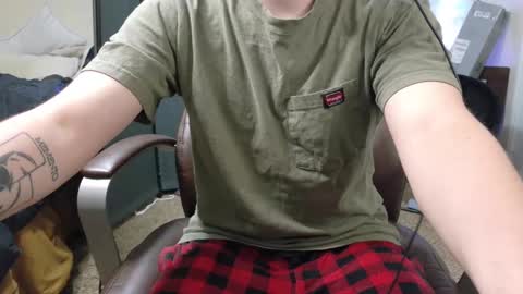 Snapshot of isaac_sheffield chatting on October 5, 2:32 am isaac online show from October 5, 2:32 am