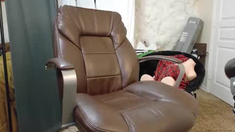 Snapshot of isaac_sheffield chatting on October 20, 2:12 am isaac online show from October 20, 2:12 am