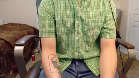 Snapshot of isaac_sheffield chatting on October 22, 6:46 am isaac online show from October 22, 6:46 am