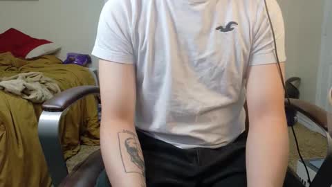 Snapshot of isaac_sheffield chatting on November 14, 2:10 am isaac online show from November 14, 2:10 am