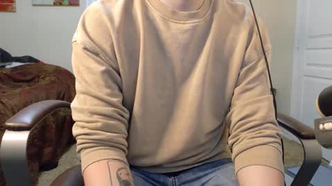 Snapshot of isaac_sheffield chatting on November 16, 4:07 am isaac online show from November 16, 4:07 am