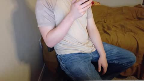 Snapshot of isaac_sheffield chatting on November 25, 3:01 pm isaac online show from November 25, 3:01 pm