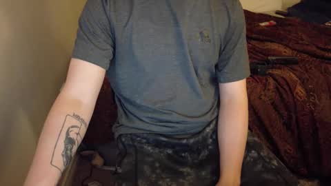 Snapshot of isaac_sheffield chatting on December 13, 10:15 pm isaac online show from December 13, 10:15 pm