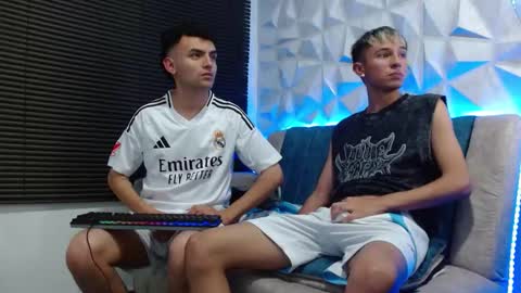 Snapshot of isaac_tan chatting on October 12, 2:54 am Isaac tan online show from October 12, 2:54 am